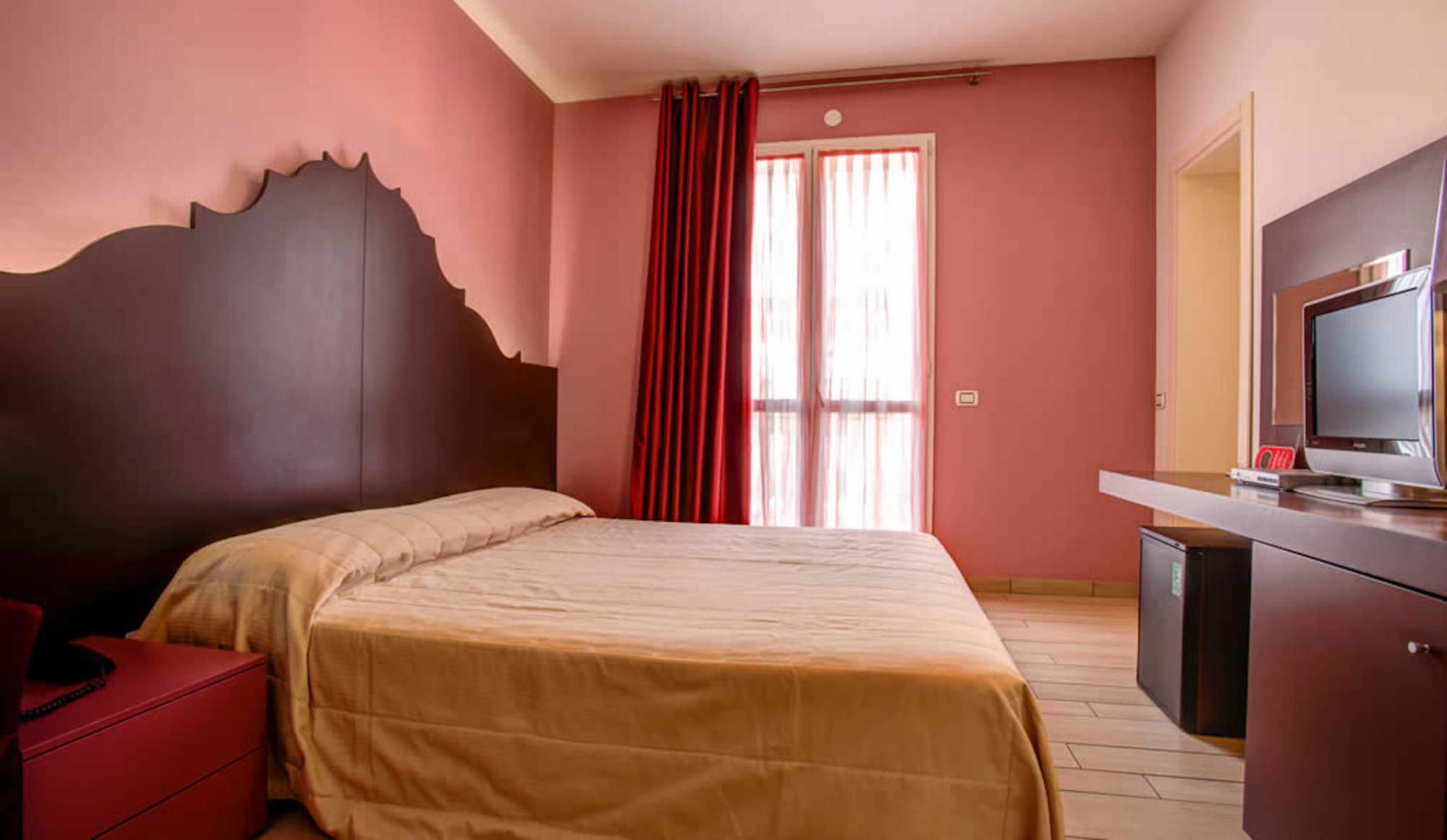 Hotel Fiamma & 4*